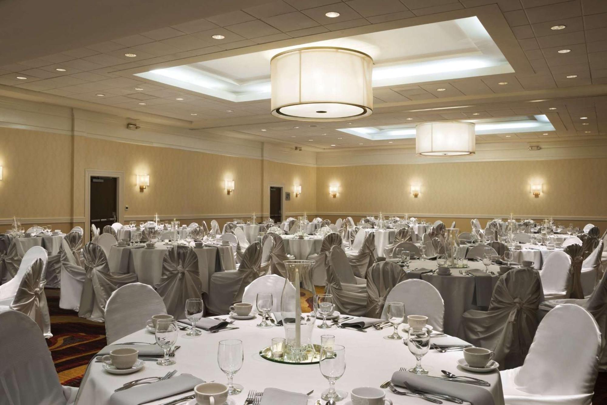 Embassy Suites Cleveland - Beachwood Dış mekan fotoğraf
